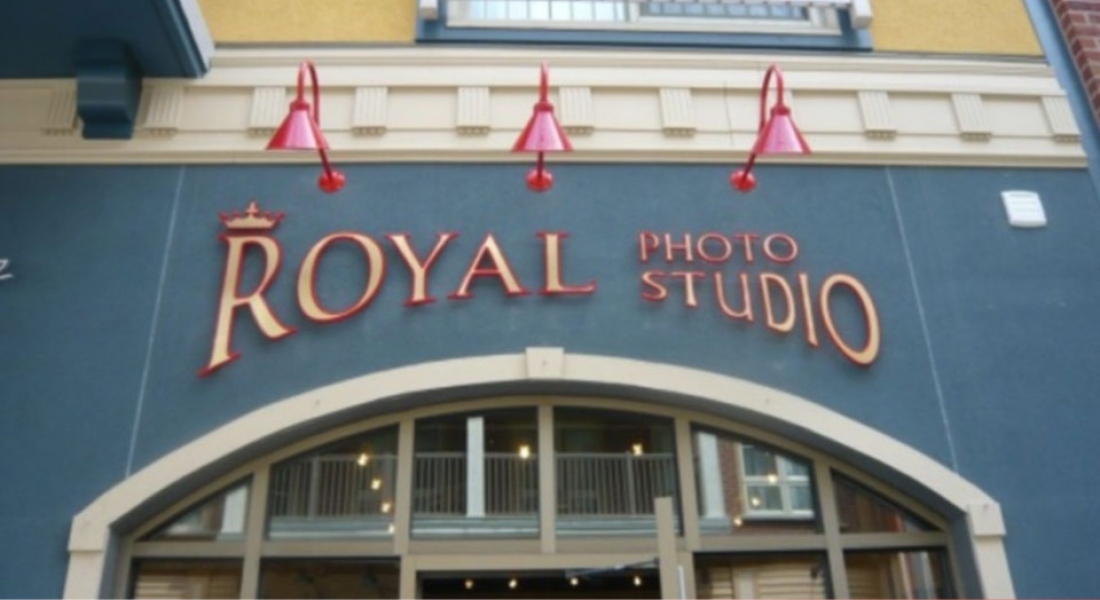 Royal Photo Studio Pin-Mount